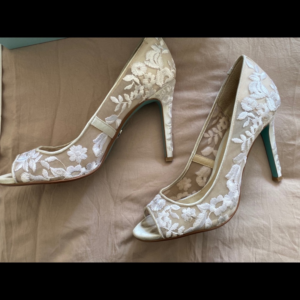 Heels - Picture 3 of 3